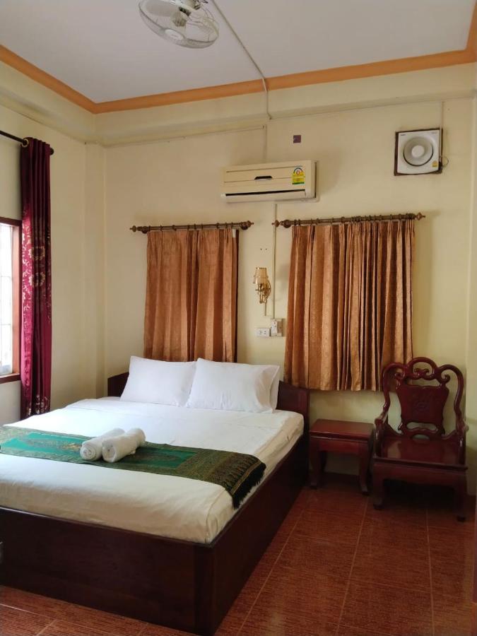 Thipphaphone Guesthouse Muang Pakbèng Exteriör bild