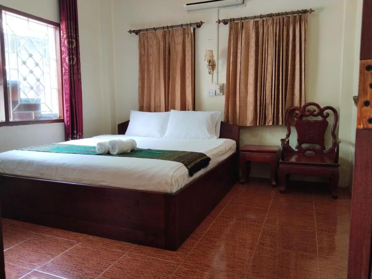 Thipphaphone Guesthouse Muang Pakbèng Exteriör bild