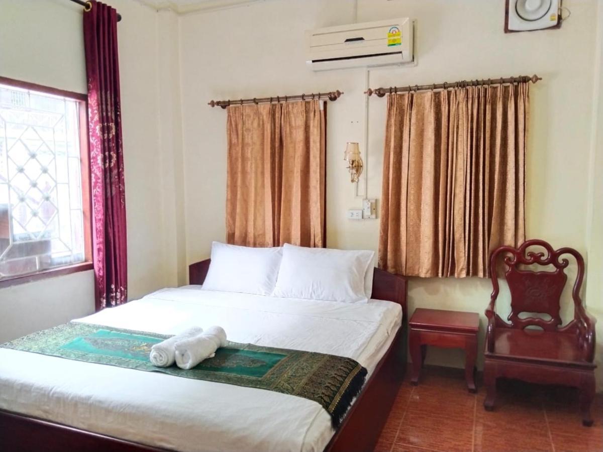 Thipphaphone Guesthouse Muang Pakbèng Exteriör bild