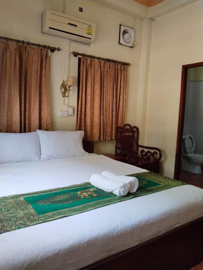 Thipphaphone Guesthouse Muang Pakbèng Exteriör bild